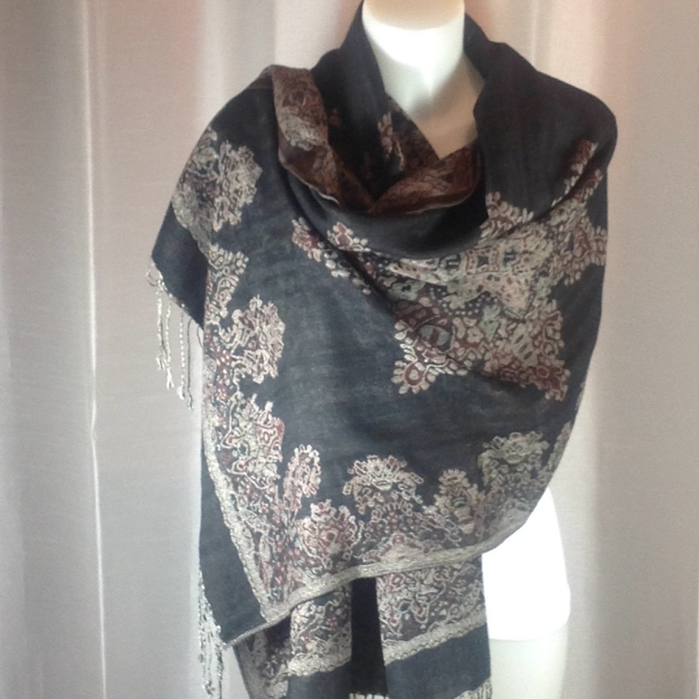Reversible wrap-scarf